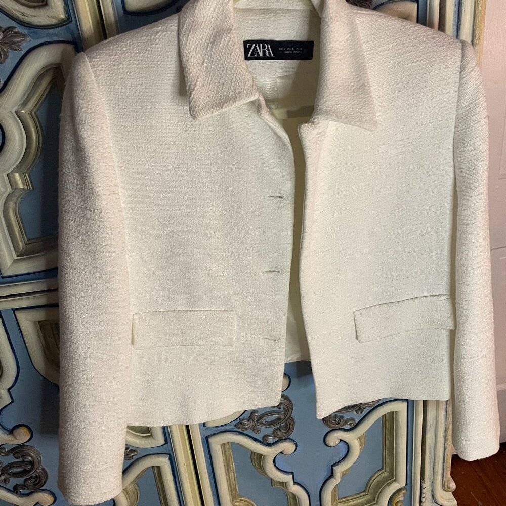 Knubby textured white Chanel style short Zara blazer, size L